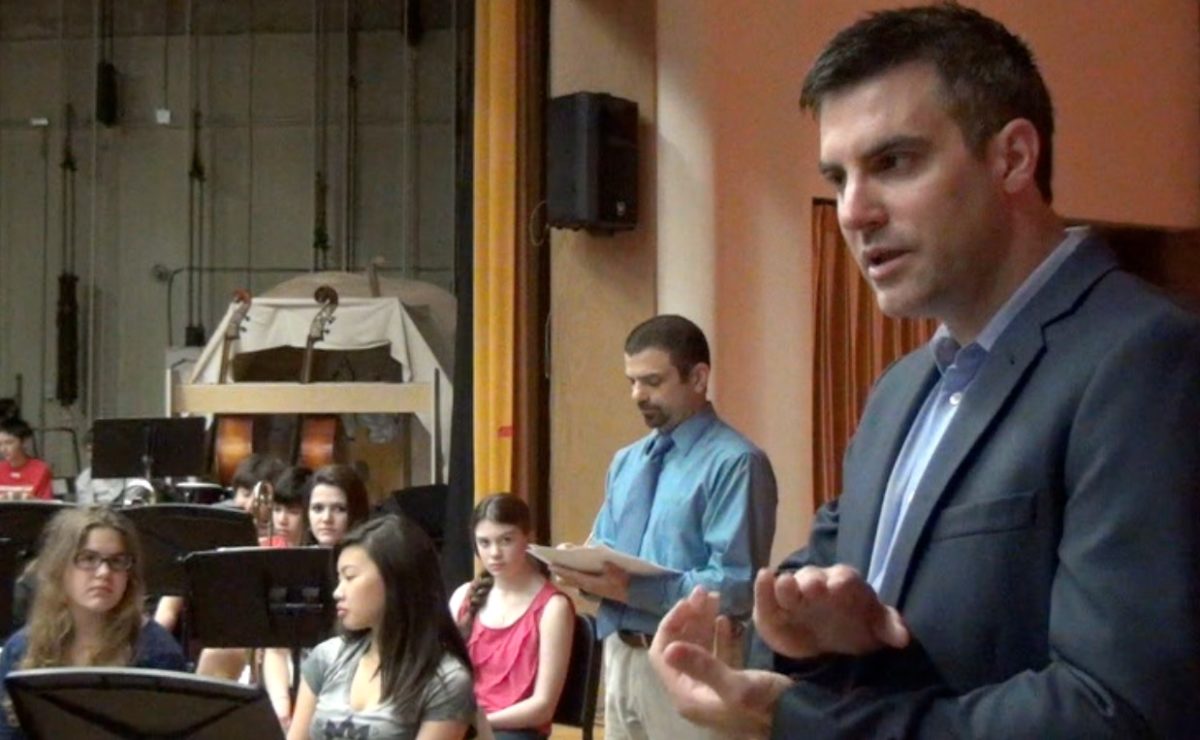 Kevin Puts workshopping 'Charm' with the Scarsdale Middle School Band in Scarsdale, NY (2012).